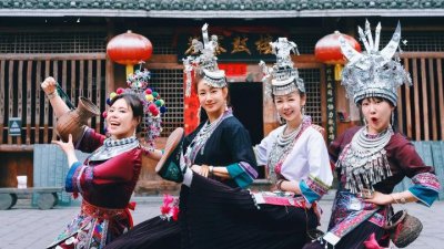 宋雨琦、章昊担任新韩综固定MC