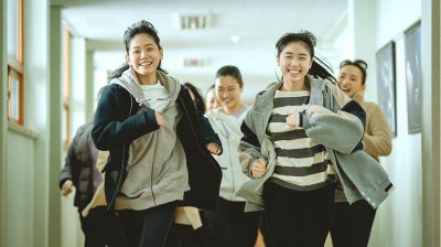 柏林水晶熊最佳长片！李来x郑秀斌《没事，没事，没事！》诠释单亲少女的治愈人生